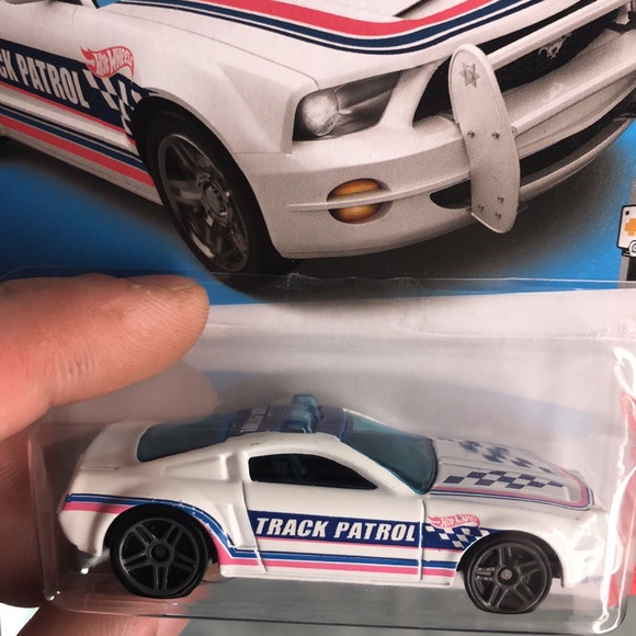 Ford Mustang GT - Picture 3 of 7